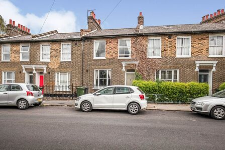 Brocklehurst Street, 3 bedroom Mid Terrace House to rent, £2,300 pcm
