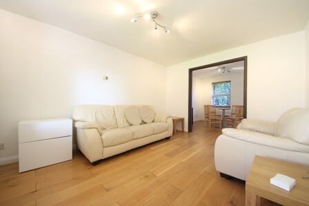Dressington Avenue, 3 bedroom Detached House to rent, £2,100 pcm