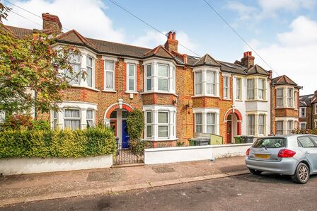 3 bedroom Mid Terrace House to rent