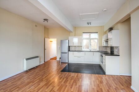 Dartmouth Road, 2 bedroom Flat to rent, &pound;1,850 pcm