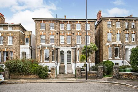 Blackheath Grove, 1 bedroom Semi Detached Flat to rent, &pound;1,700 pcm