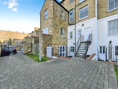 Upper Brockley Road, 2 bedroom Flat to rent, &pound;1,900 pcm