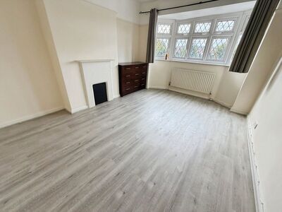 Otford Crescent, 3 bedroom Mid Terrace House to rent, £2,500 pcm