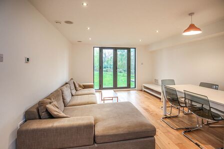 Ladywell Road, 2 bedroom  Flat to rent, £1,950 pcm