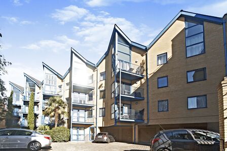 Edison Road, 2 bedroom  Flat for sale, £475,000