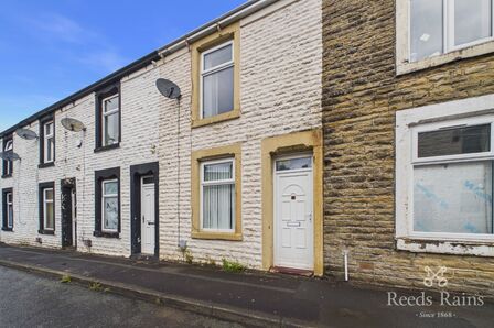 2 bedroom Mid Terrace House to rent