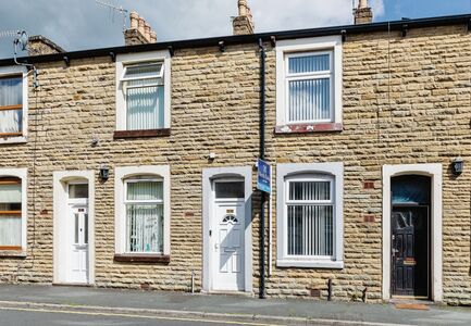 2 bedroom Mid Terrace House to rent