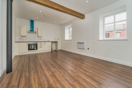 Healey Wood Road, 2 bedroom  Flat to rent, £700 pcm