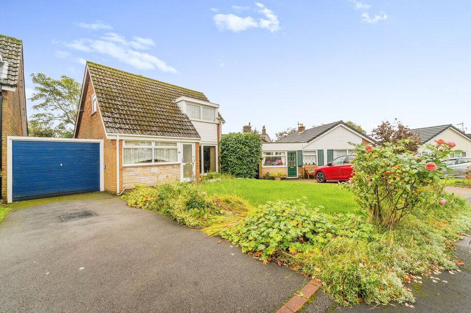 2 bedroom Detached Bungalow for sale, Huntroyde Avenue, Padiham, BB12 £210,000
