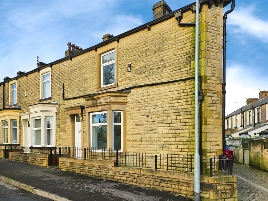 3 bedroom End Terrace House for sale, Nairne Street, Burnley, BB11 £