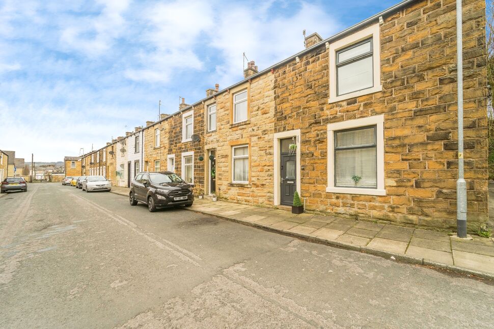 2 bedroom End Terrace House for sale, Burns Street, Padiham, BB12 £95,000