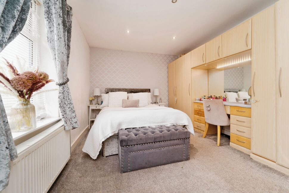 2 bedroom End Terrace House for sale, Burns Street, Padiham, BB12 £95,000