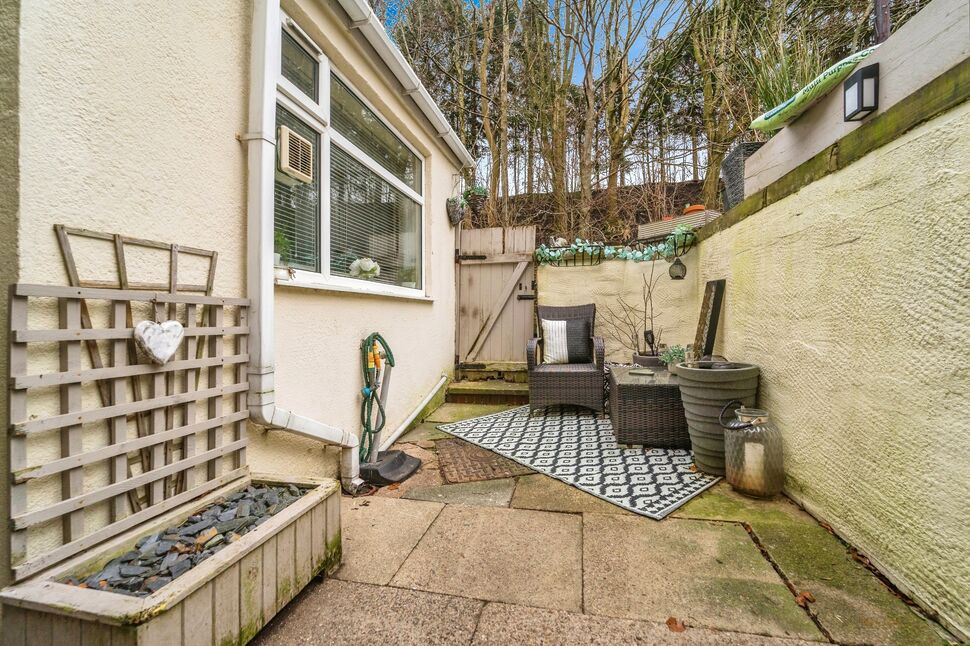 2 bedroom End Terrace House for sale, Burns Street, Padiham, BB12 £95,000