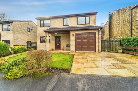 Priory Court, 4 bedroom Detached House for sale, £320,000