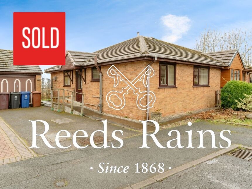 Main image of 2 bedroom Semi Detached Bungalow for sale, Oakwood Close, Burnley, Lancashire, BB10