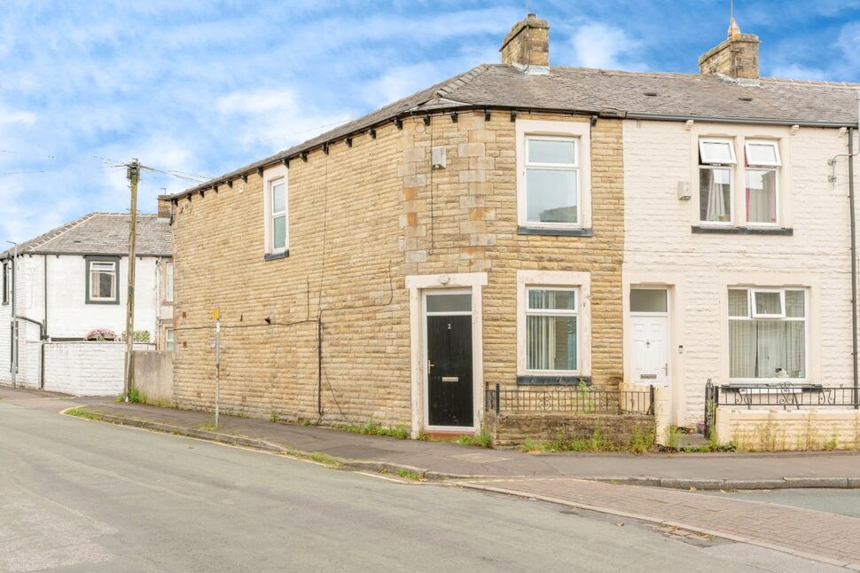 Main image of 3 bedroom End Terrace House to rent, Hinton Street, Burnley, Lancashire, BB10