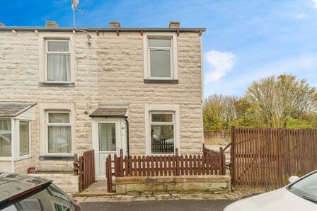 Castle Street, 2 bedroom End Terrace House for sale, £78,000