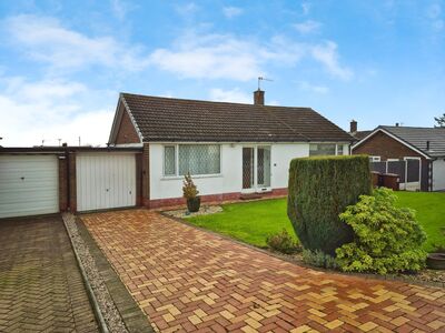 2 bedroom Link Detached Bungalow for sale