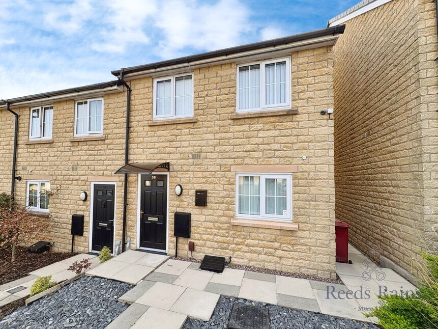Main image of 3 bedroom Mid Terrace House to rent, Waterloo Road, Burnley, Lancashire, BB11