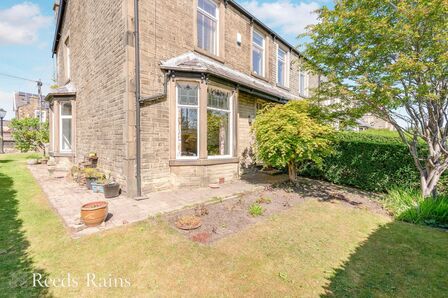 4 bedroom End Terrace House for sale