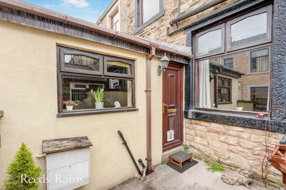 1 bedroom Mid Terrace House for sale