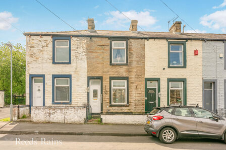3 bedroom Mid Terrace House for sale