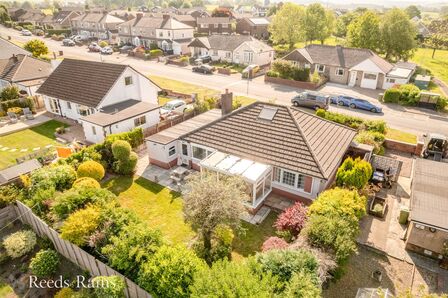 Brownside Road, 2 bedroom Detached Bungalow for sale, £350,000
