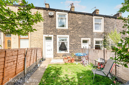 2 bedroom Mid Terrace House for sale
