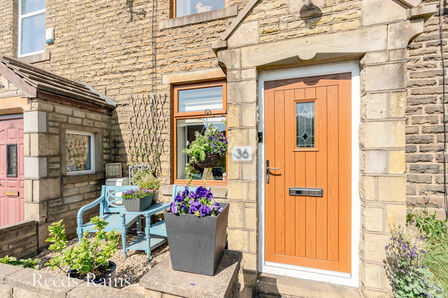 2 bedroom Mid Terrace House for sale