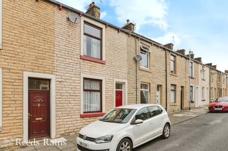 3 bedroom Mid Terrace House for sale