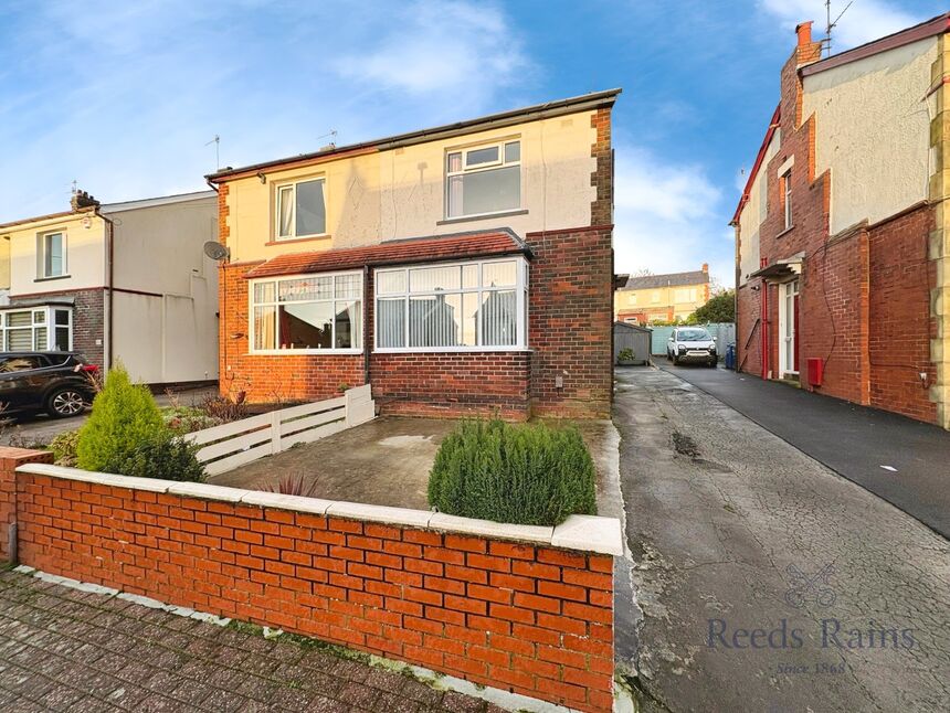 Main image of 3 bedroom House to rent, Leamington Avenue, Burnley, Lancashire, BB10