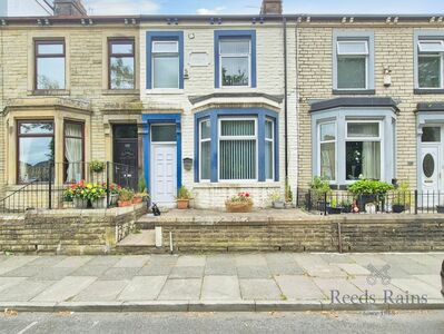 3 bedroom Mid Terrace House for sale