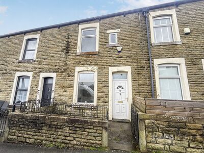 Hollingreave Road, 3 bedroom Mid Terrace House for sale, &pound;65,000
