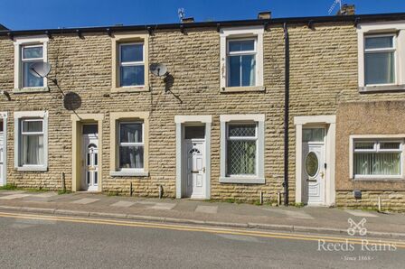 Parliament Street, 2 bedroom Mid Terrace House to rent, &pound;650 pcm