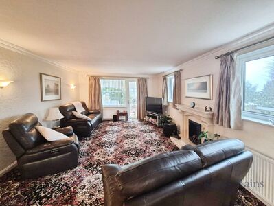 4 bedroom Detached Bungalow for sale