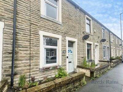2 bedroom Mid Terrace House for sale