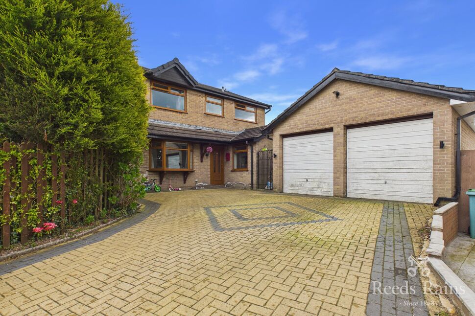 4 bedroom Detached House for sale