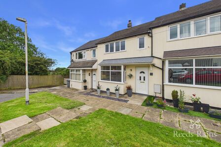 3 bedroom Mid Terrace House for sale