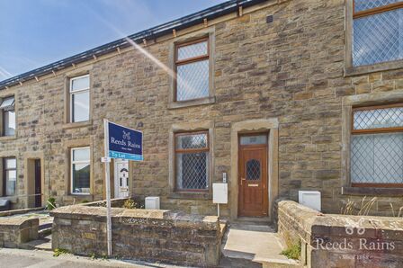 1 bedroom Mid Terrace House to rent