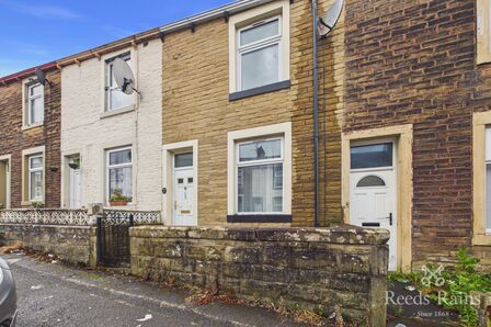 2 bedroom Mid Terrace House to rent