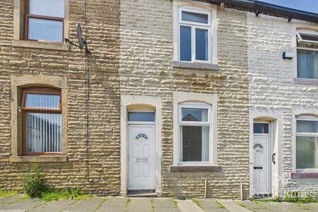 2 bedroom Mid Terrace House for sale