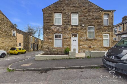 3 bedroom End Terrace House to rent