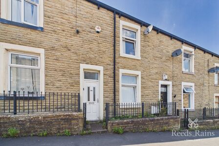 3 bedroom Mid Terrace House for sale