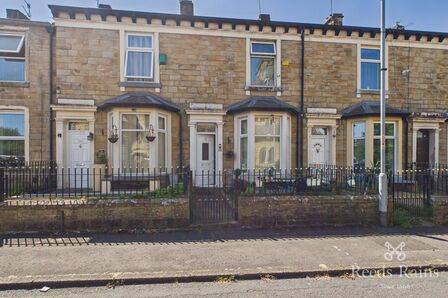 2 bedroom Mid Terrace House for sale