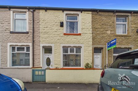 2 bedroom Mid Terrace House for sale