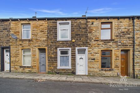 2 bedroom Mid Terrace House for sale