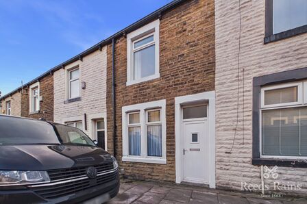 Harley Street, 2 bedroom Mid Terrace House to rent, &pound;695 pcm