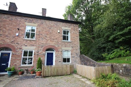 Thorn Street, 3 bedroom Mid Terrace House to rent, &pound;1,150 pcm