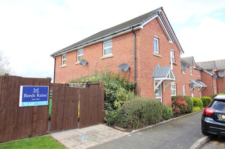Britain Street, 2 bedroom  Flat for sale, £140,000