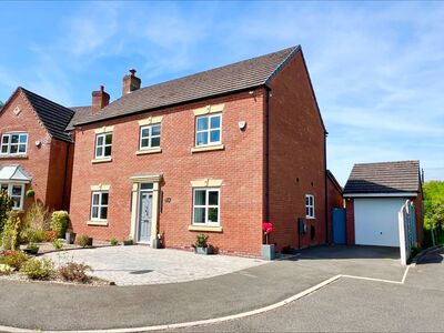 Lodge Side, 4 bedroom Detached House for sale, £575,000